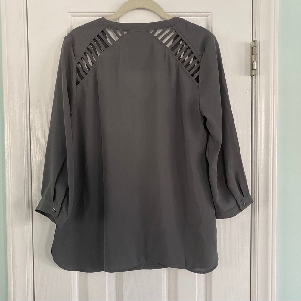 V-neck blouse - Picture 3 of 3